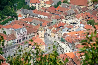 Piața Sfatului din Brașov, văzută de sus – turism urban în Transilvania